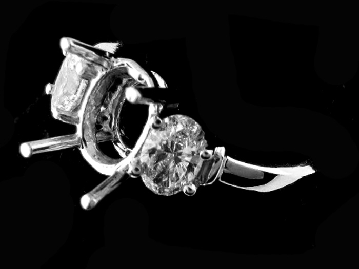 14KT W/GOLD, OVAL 0.82CTW